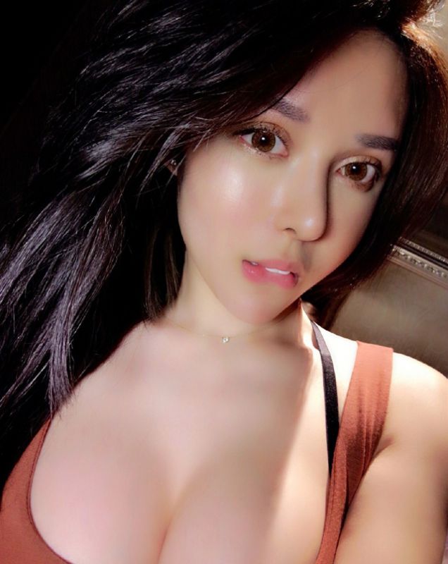 酥胸美女王幼贞性感写真大图