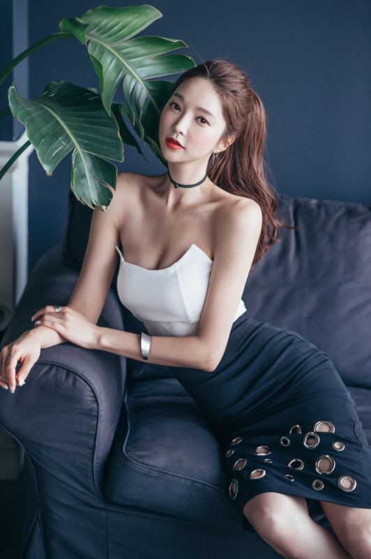 性感制服熟女纤纤细腰美臀丰韵写真