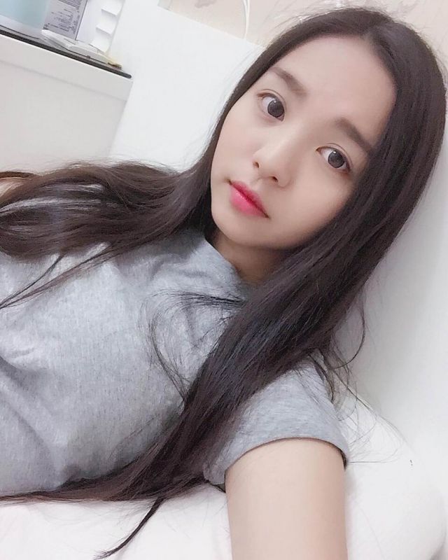 美女萝莉邱苡u私房自拍照可爱迷人