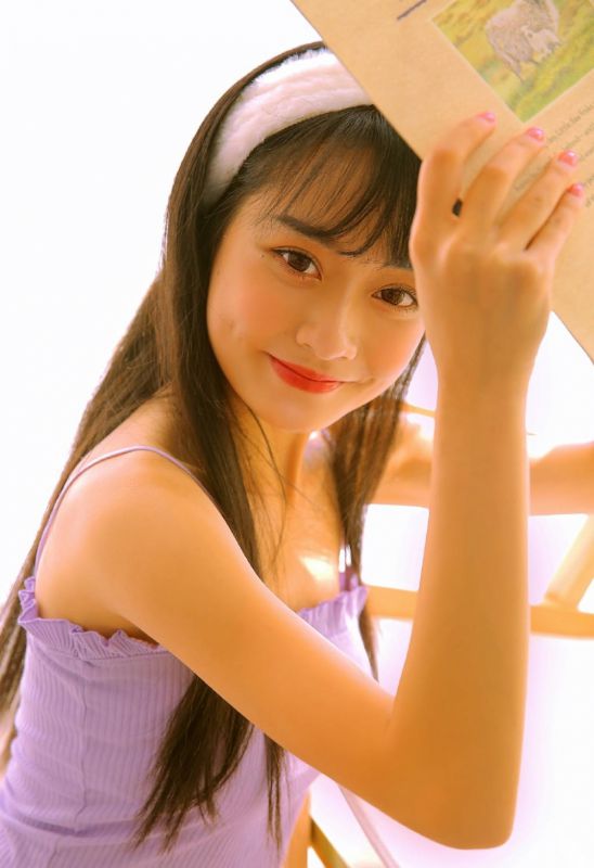 邻家美女房客长腿吊带背心性感私房天然诱惑图片