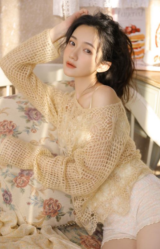 性感火辣混血美女镂空衫美腿真空诱惑写真
