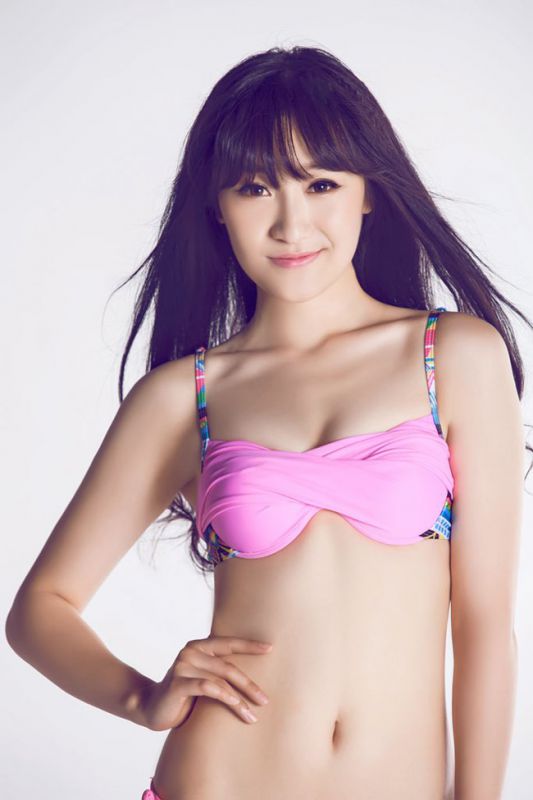 性感足球宝贝身材迷人十足