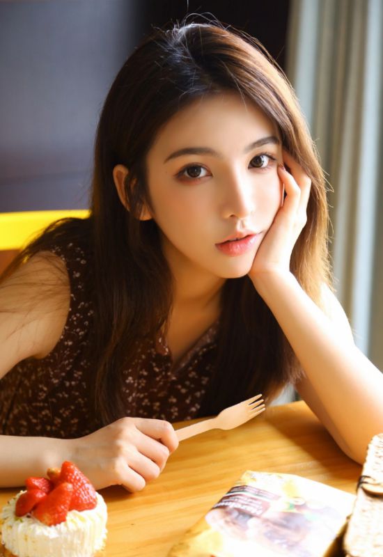 校园美女校花唯美阳光清纯气质下午茶写真图片