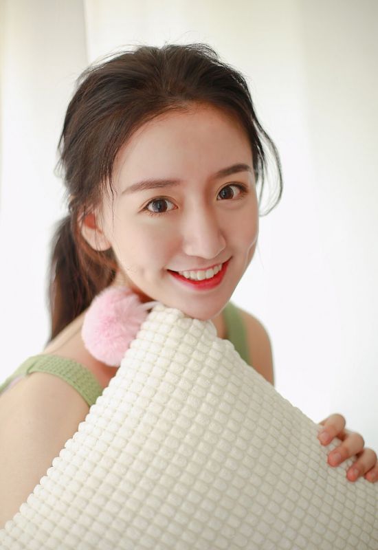 甜美女孩素人少女私房迷人笑容清纯写真