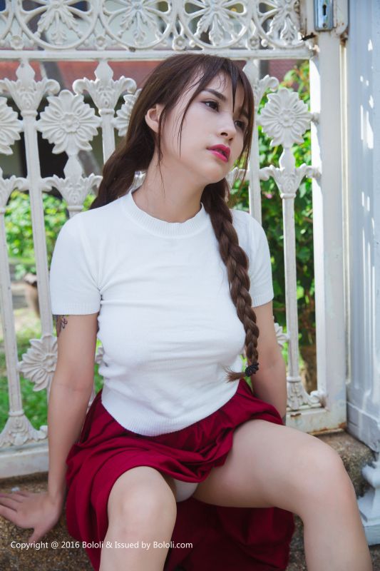 90后小美女夏美酱泳装写真图片