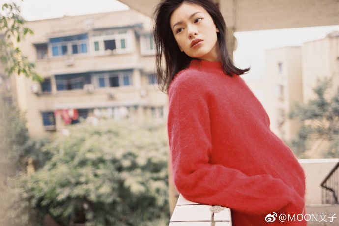 成熟气质美女赏花街拍唯美小清新御姐图片