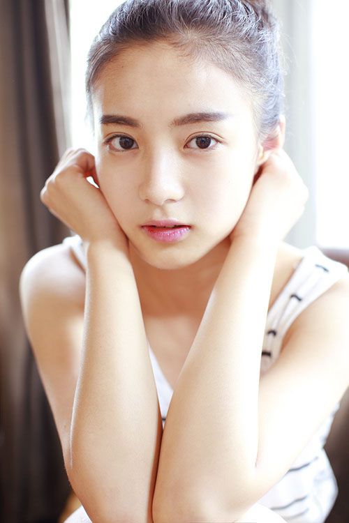 清纯可爱美女室内唯美写真