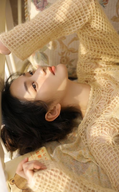 性感火辣混血美女镂空衫美腿真空诱惑写真