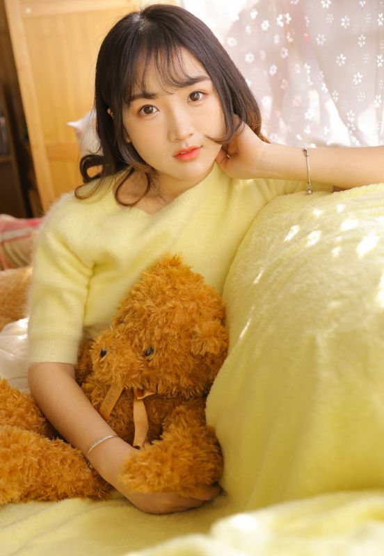 短发甜美女生私房粉嫩清纯养眼写真图片