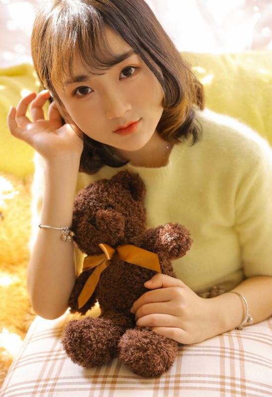 短发甜美女生私房粉嫩清纯养眼写真图片