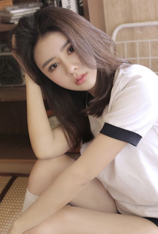 日本运动美女御姐私房体操服白丝美腿诱惑写真