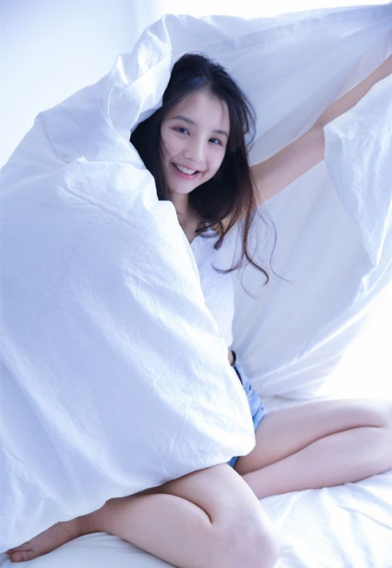 洁白天使私房美腿热裤清纯女孩养眼写真