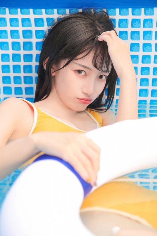 比基尼美女大奶湿身童颜巨乳火辣性感深沟图片