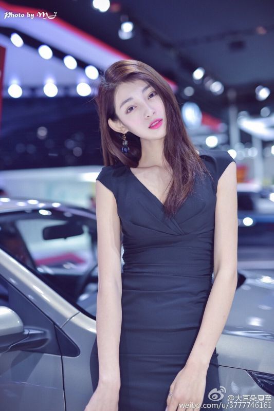 高颜值美女大耳朵夏至养眼美照图片