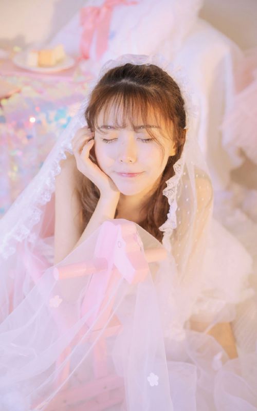 薄纱内衣粉嫩美女长腿白丝清纯甜美养眼写真
