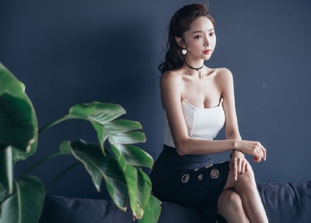 性感制服熟女纤纤细腰美臀丰韵写真
