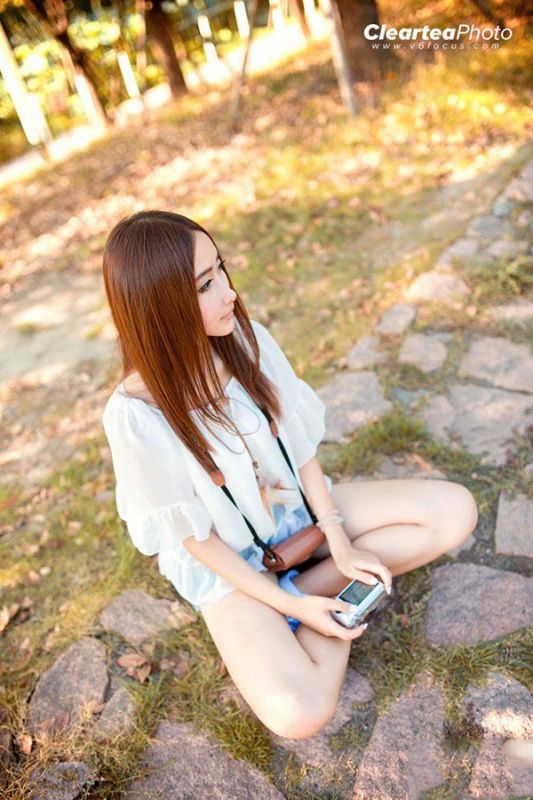 街拍甜美少女迷人写真照