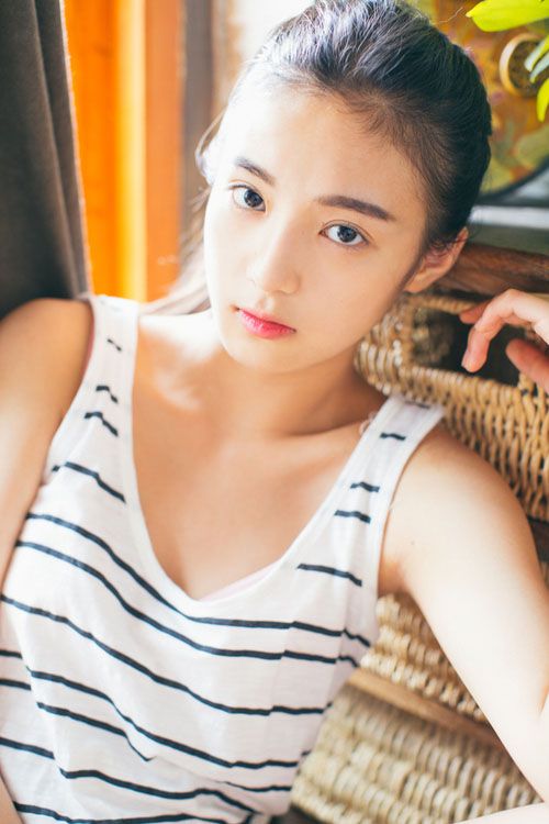 清纯可爱美女室内唯美写真