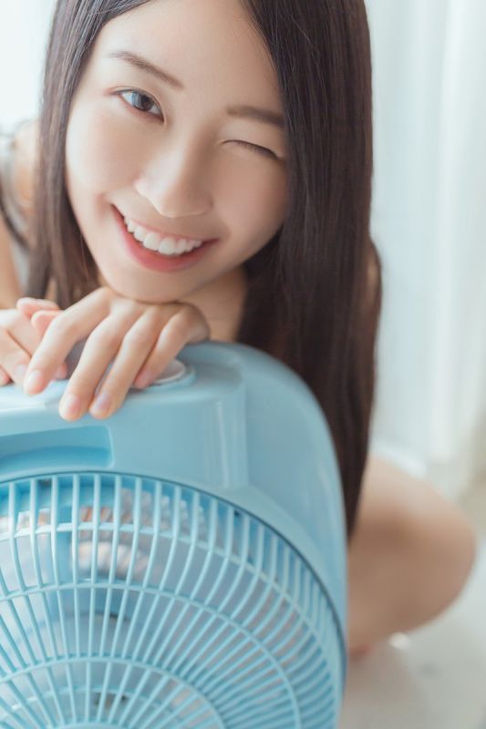 邻家姐姐酥胸吊带凹凸有致诱惑写真