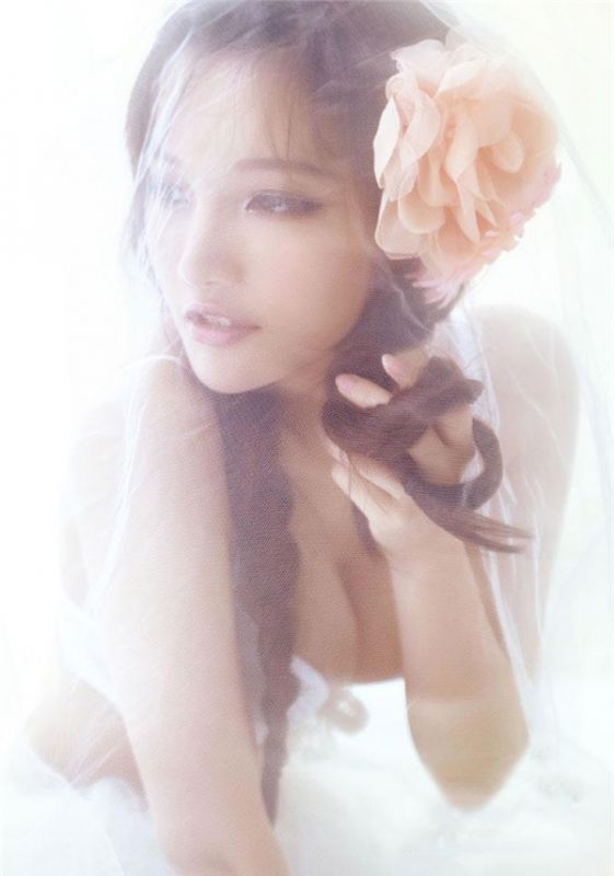 清纯美女白色薄纱诱惑写真