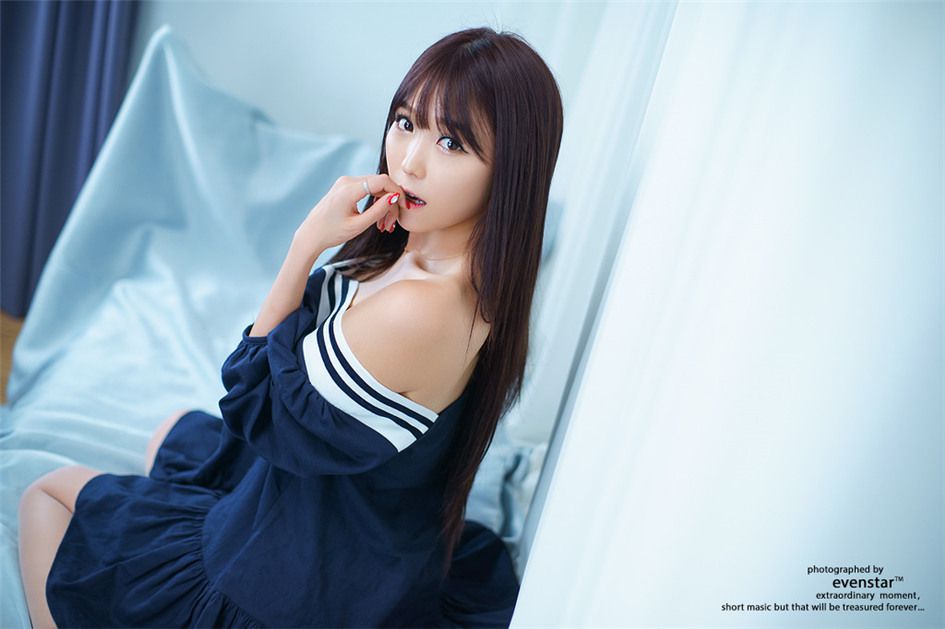 韩国美女李恩慧时尚写真秀迷人乳沟