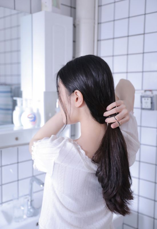 萝莉少女私房洁白睡裙小清新美女写真