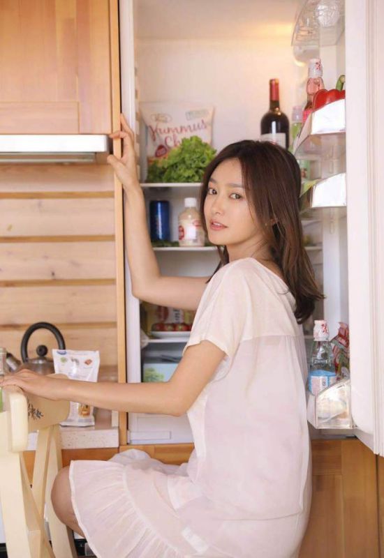 风骚少妇秦岚私房美腿内衣诱惑抚媚图片
