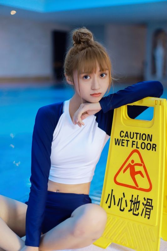 湿身巨乳辣妹情趣泳衣比基尼性感丰盈美女写真