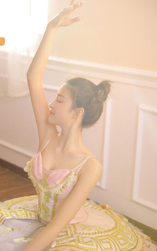 气质妖娆风骚熟女情趣体操服姿势性感美女写真