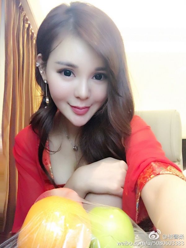 90后美女主播桂馨柔私拍美照图集