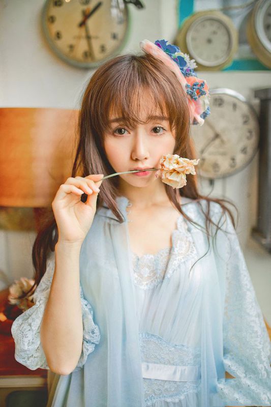 小清新美女室内唯美写真