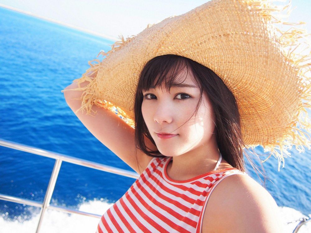 日本美女海边度假风情性感爆乳诱惑图片