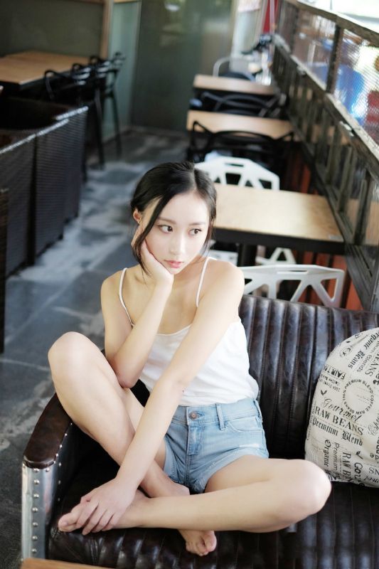 风骚御姐少女私房长腿惹火诱惑写真