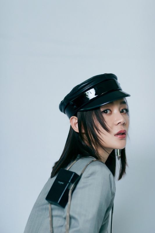 军工装美女明星袁姗姗冷艳帅气火辣图片