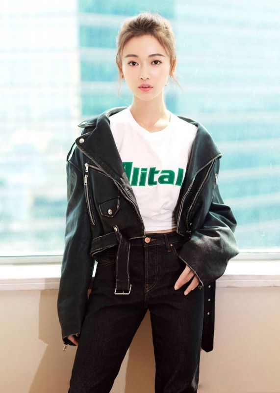 清纯美女吴谨言丰腴身段火辣惊艳写真图片