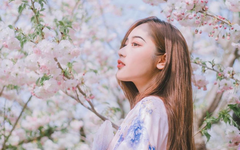日本美女樱花妹和服户外大胆人体艺术写真