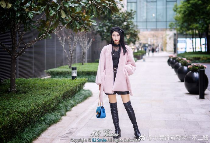 街拍美女网红御姐户外高筒靴性感火辣美腿图片