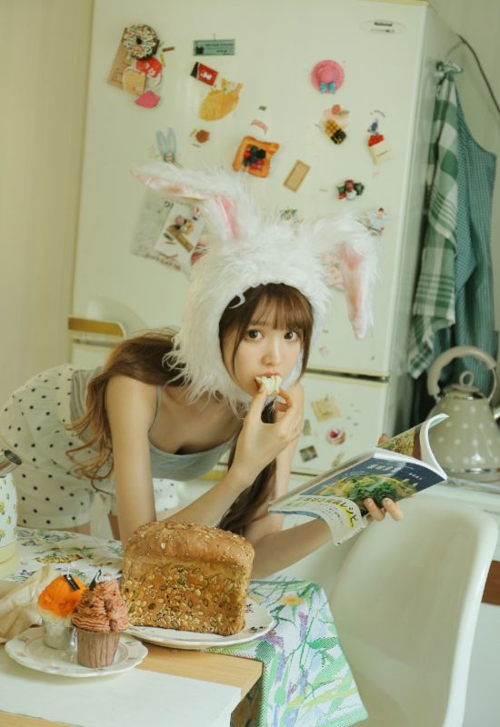 90后性感美女黑丝美腿诱惑私房撩人性感写真图片