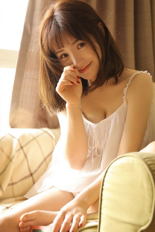 短发美女酥胸深沟丰满巨乳吊带内衣性欲诱惑写真图片