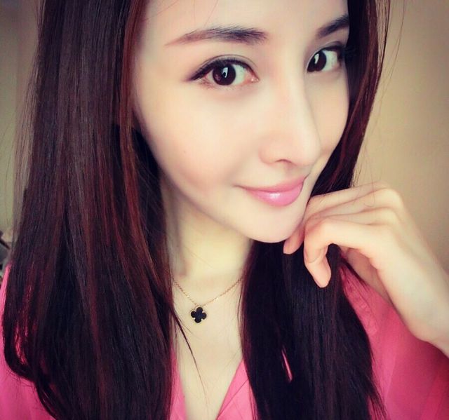 甜美女孩王若心高清自拍照