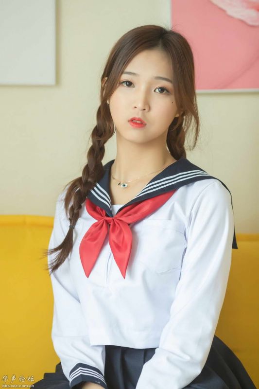 双麻花辫少女jk制服性感美腿诱惑写真图片