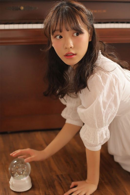 文学女孩纱裙钢琴室优雅迷人少女写真
