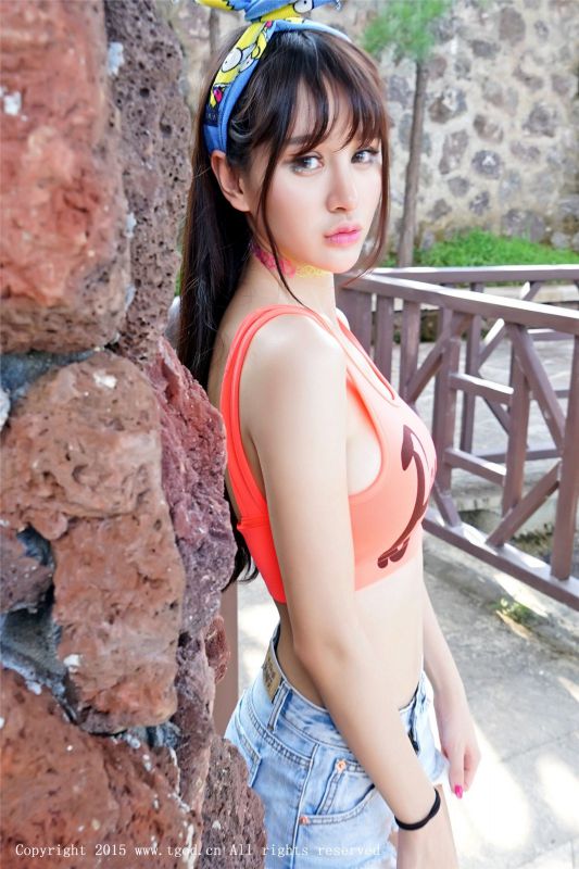 热裤美女Cheryl青树云曼性感旅拍照