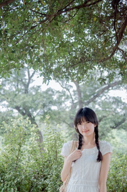 清纯美少女户外写真白嫩迷人