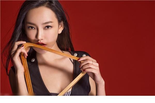 童菲变身台球女郎极致诱惑