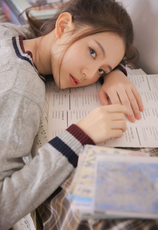 校园钢琴社美女热裤美腿风情翘臀诱人性感写真