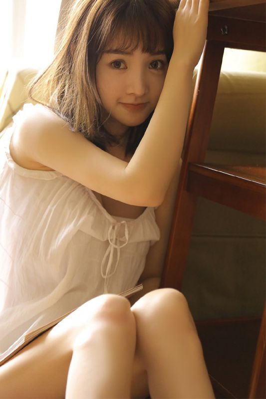 少女秘密花园酥胸香肩稚嫩童颜写真