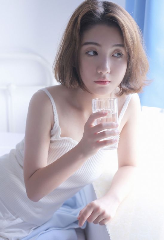 童颜巨乳国模少妇吊带内衣私拍全体超大尺度图片