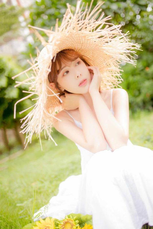 娇嫩阳光美女长裙清纯梦幻唯美写真图片