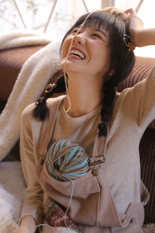 00后可爱萝莉少女居家俏皮活泼清纯写真图片